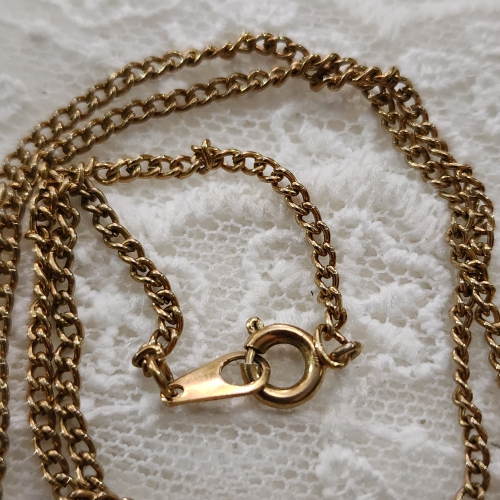 Chic Gold Toned Bow Pendant Necklace With Red Gemstone - Picture 5 of 5